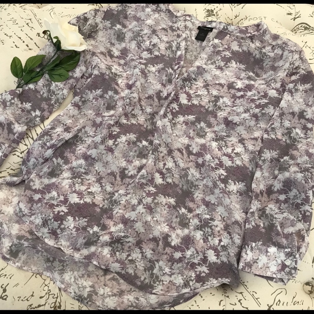 Lovely sheer lavender print Ann Taylor blouse SZ M